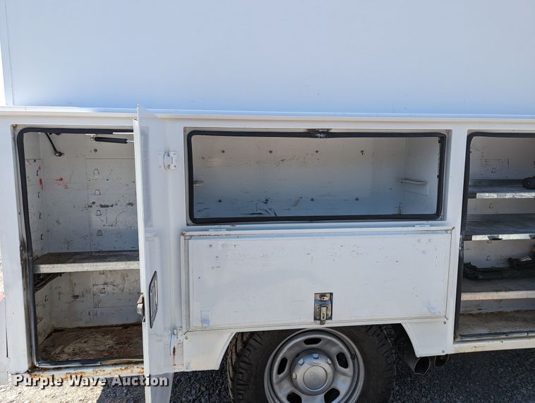 image for item MN9999 2011 Ford  F350 Super Duty  SuperCab utility bed pickup truck