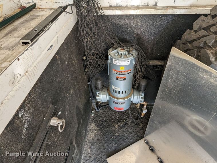 image for item MN9999 2011 Ford  F350 Super Duty  SuperCab utility bed pickup truck