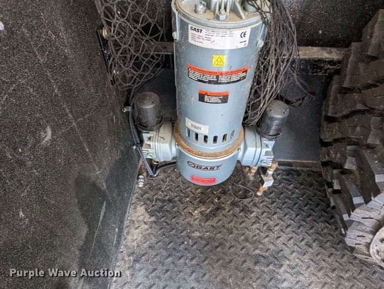 image for item MN9999 2011 Ford  F350 Super Duty  SuperCab utility bed pickup truck