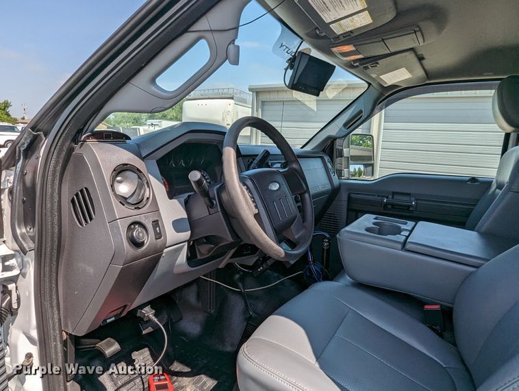 image for item MN9999 2011 Ford  F350 Super Duty  SuperCab utility bed pickup truck