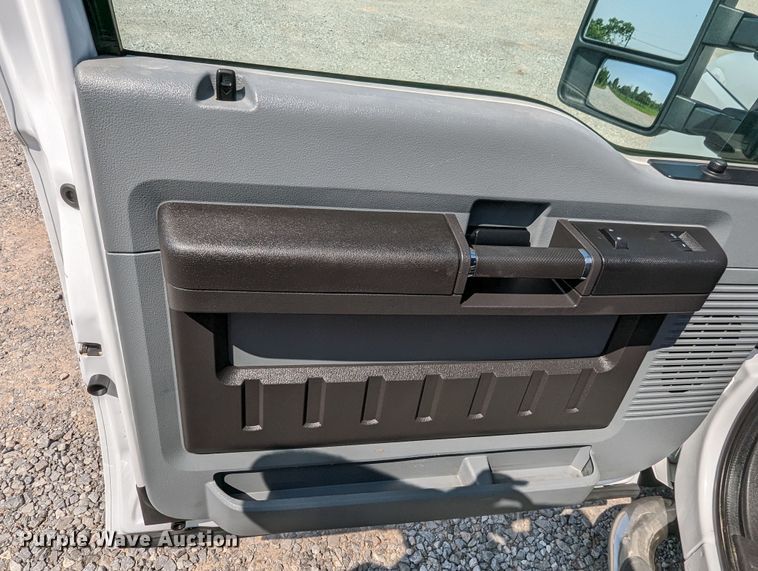image for item MN9999 2011 Ford  F350 Super Duty  SuperCab utility bed pickup truck