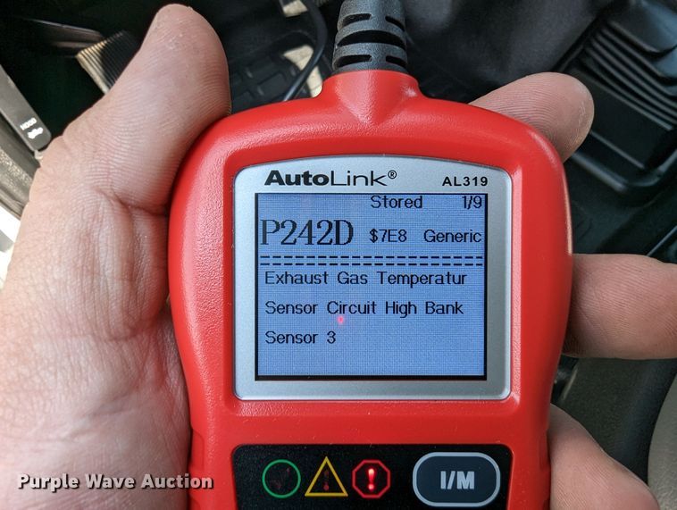 image for item MN9999 2011 Ford  F350 Super Duty  SuperCab utility bed pickup truck