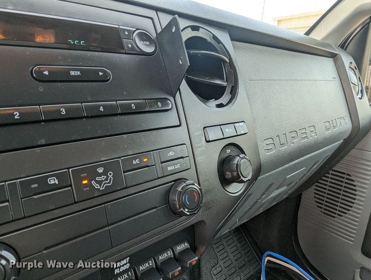 image for item MN9999 2011 Ford  F350 Super Duty  SuperCab utility bed pickup truck