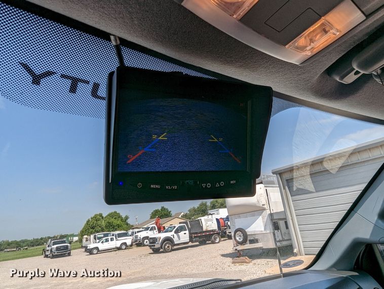 image for item MN9999 2011 Ford  F350 Super Duty  SuperCab utility bed pickup truck