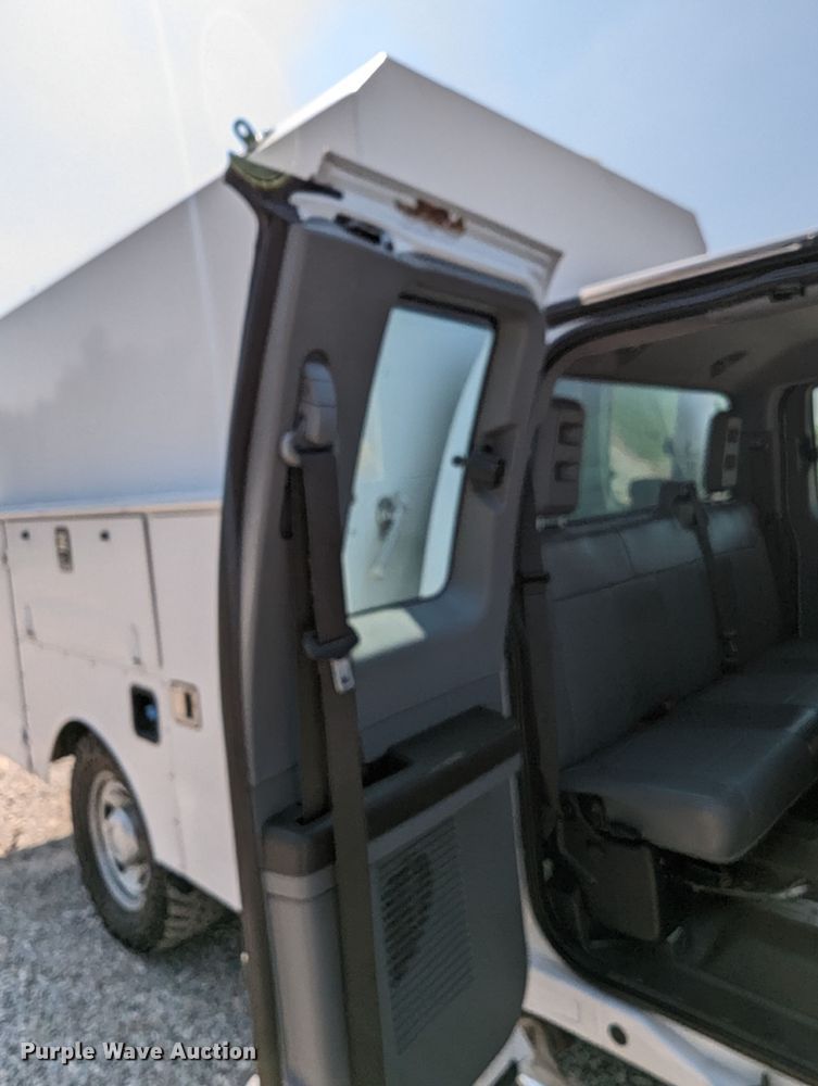 image for item MN9999 2011 Ford  F350 Super Duty  SuperCab utility bed pickup truck