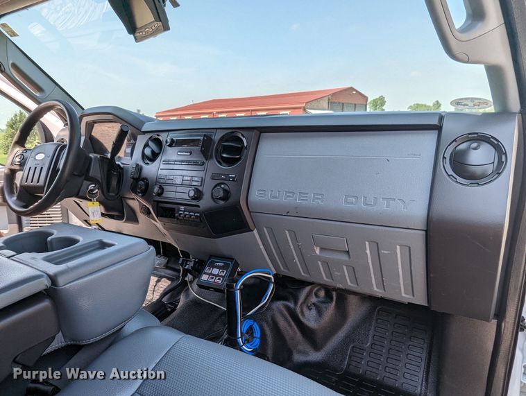 image for item MN9999 2011 Ford  F350 Super Duty  SuperCab utility bed pickup truck