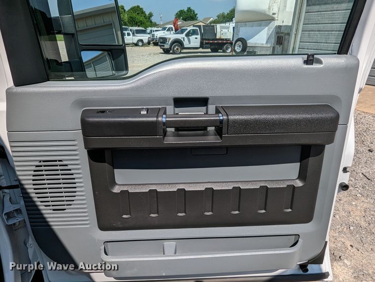 image for item MN9999 2011 Ford  F350 Super Duty  SuperCab utility bed pickup truck