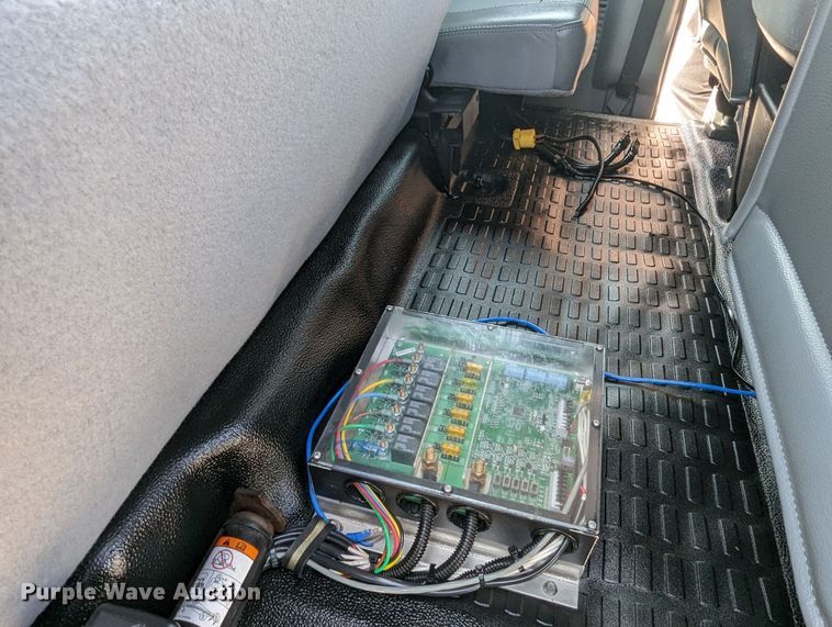 image for item MN9999 2011 Ford  F350 Super Duty  SuperCab utility bed pickup truck