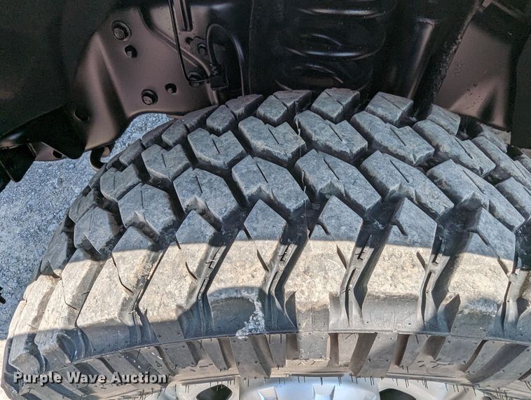 image for item MN9999 2011 Ford  F350 Super Duty  SuperCab utility bed pickup truck