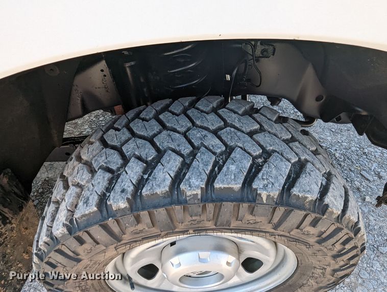 image for item MN9999 2011 Ford  F350 Super Duty  SuperCab utility bed pickup truck