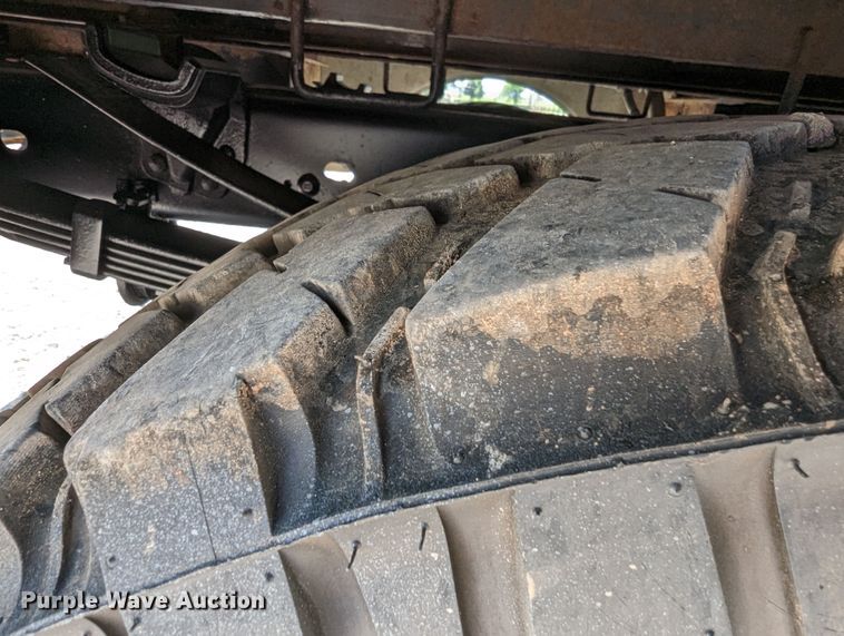 image for item MN9999 2011 Ford  F350 Super Duty  SuperCab utility bed pickup truck