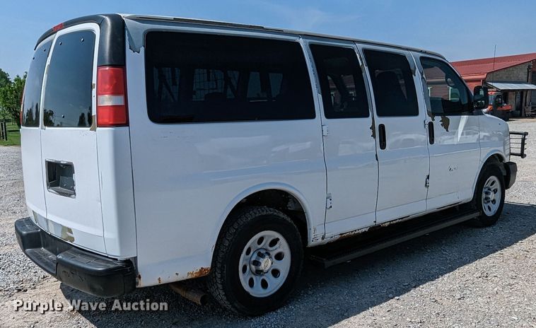image for item MO9002 2009 Chevrolet Express 1500  van