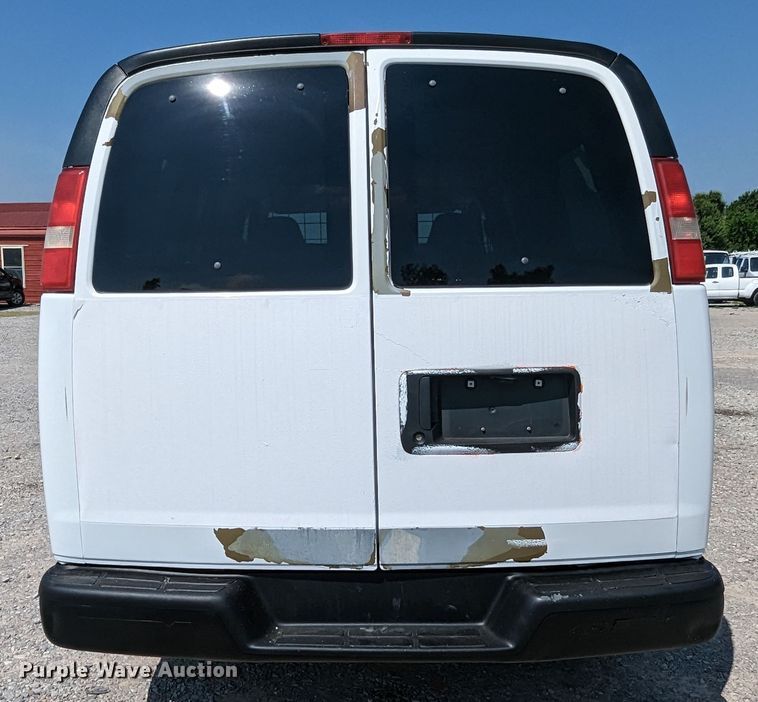image for item MO9002 2009 Chevrolet Express 1500  van