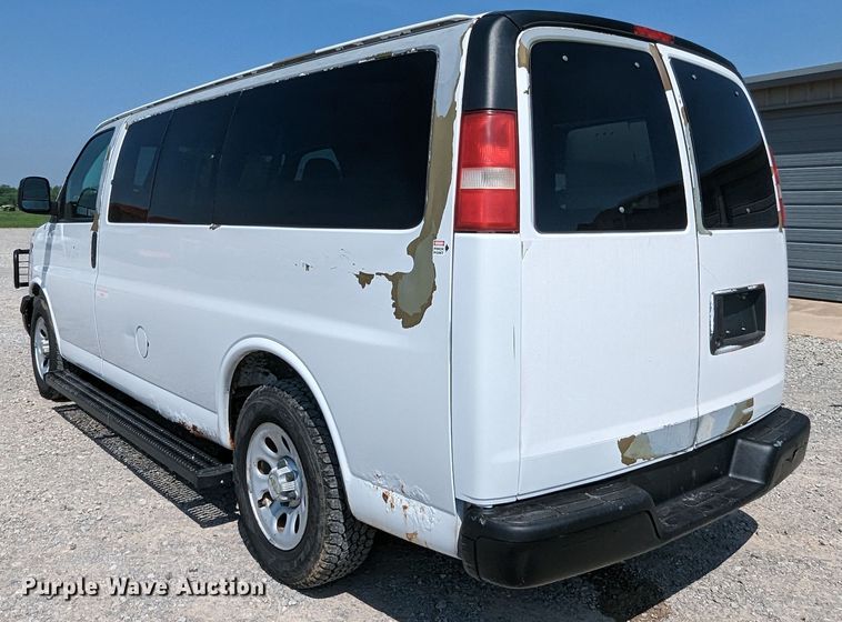 image for item MO9002 2009 Chevrolet Express 1500  van