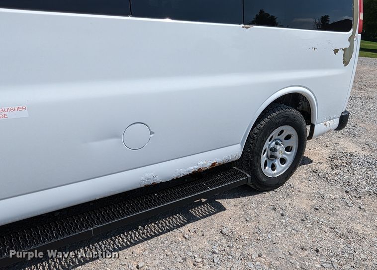 image for item MO9002 2009 Chevrolet Express 1500  van