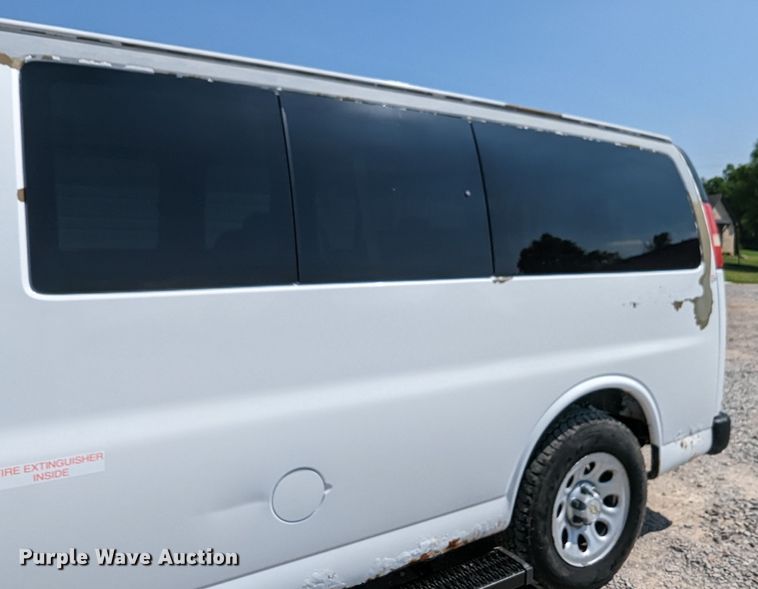 image for item MO9002 2009 Chevrolet Express 1500  van