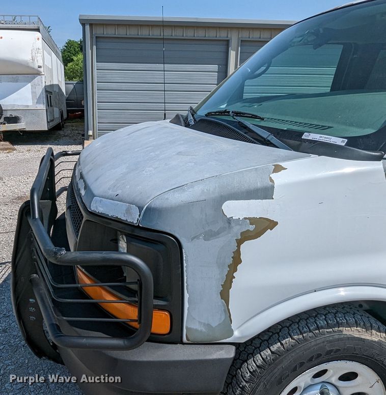 image for item MO9002 2009 Chevrolet Express 1500  van