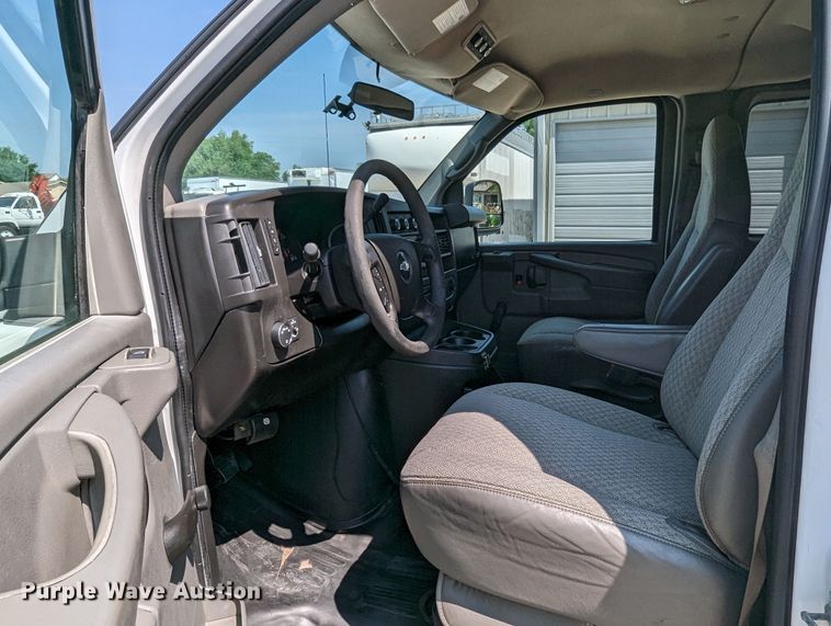 image for item MO9002 2009 Chevrolet Express 1500  van