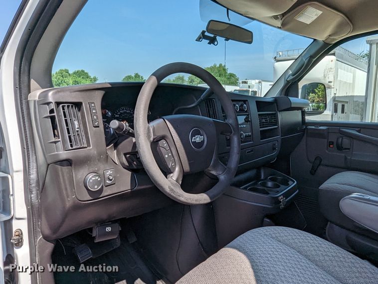 image for item MO9002 2009 Chevrolet Express 1500  van