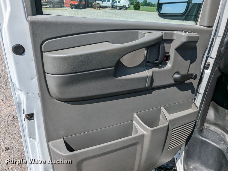 image for item MO9002 2009 Chevrolet Express 1500  van