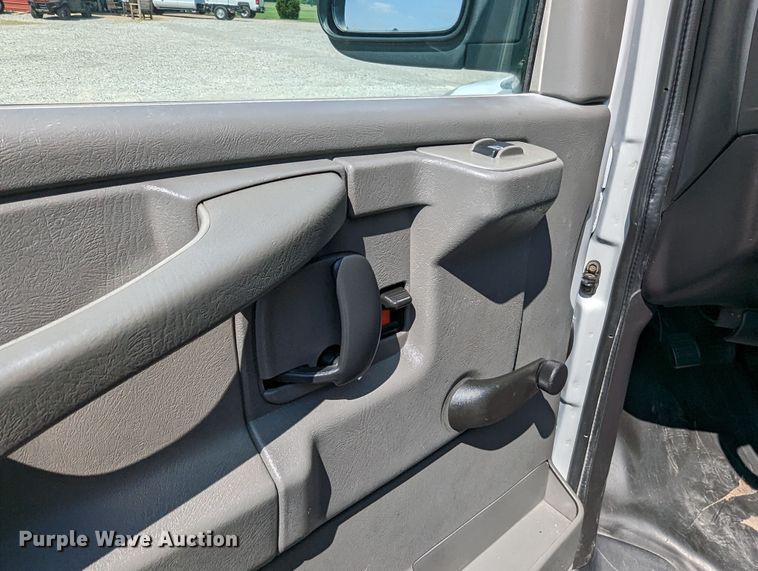 image for item MO9002 2009 Chevrolet Express 1500  van