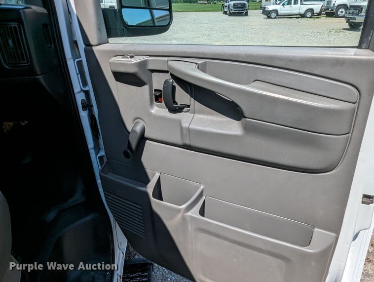 image for item MO9002 2009 Chevrolet Express 1500  van