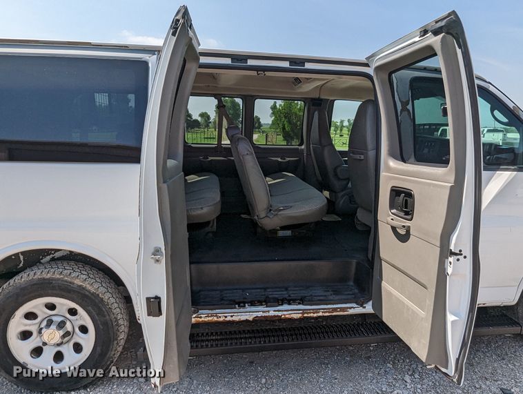 image for item MO9002 2009 Chevrolet Express 1500  van