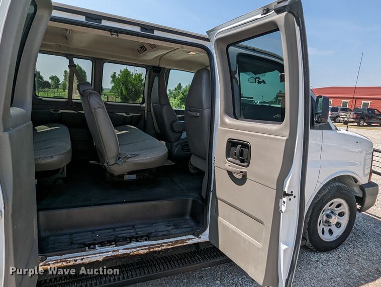 image for item MO9002 2009 Chevrolet Express 1500  van