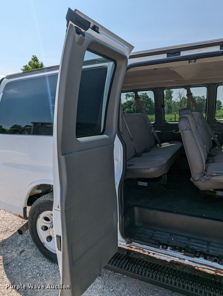 image for item MO9002 2009 Chevrolet Express 1500  van