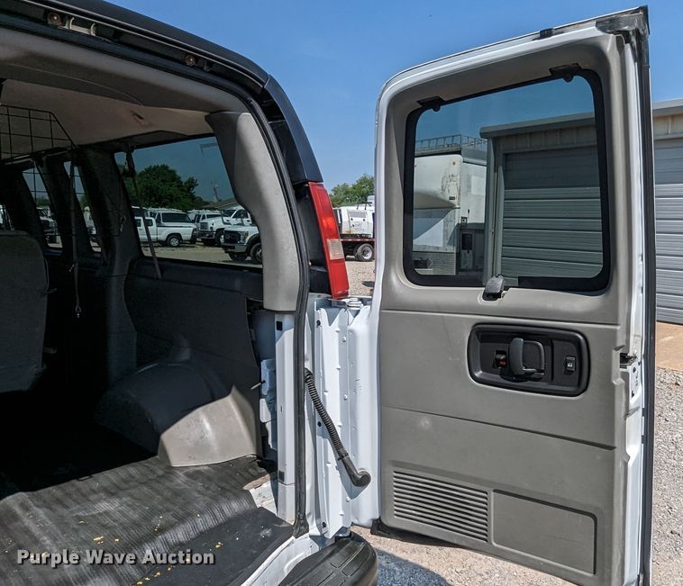 image for item MO9002 2009 Chevrolet Express 1500  van