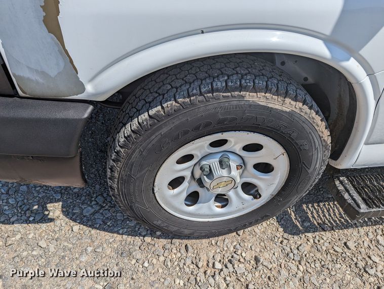 image for item MO9002 2009 Chevrolet Express 1500  van