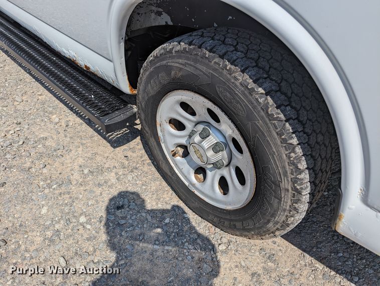 image for item MO9002 2009 Chevrolet Express 1500  van
