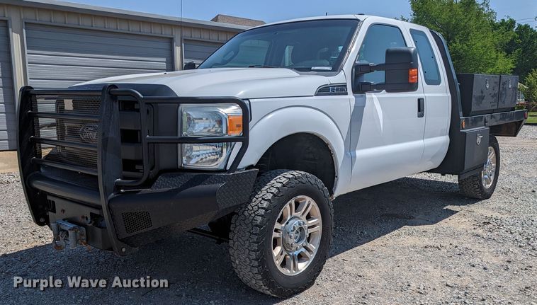 image for item MO9003 2012 Ford F250 Super Duty  SuperCab flatbed pickup truck