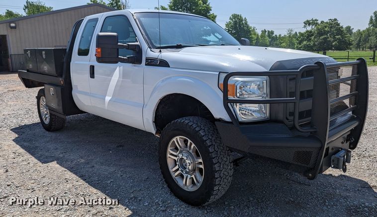 image for item MO9003 2012 Ford F250 Super Duty  SuperCab flatbed pickup truck