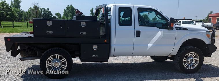 image for item MO9003 2012 Ford F250 Super Duty  SuperCab flatbed pickup truck