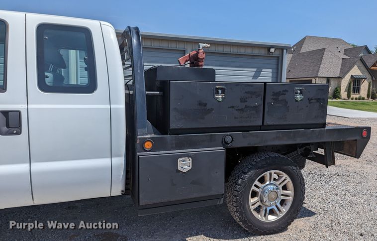 image for item MO9003 2012 Ford F250 Super Duty  SuperCab flatbed pickup truck