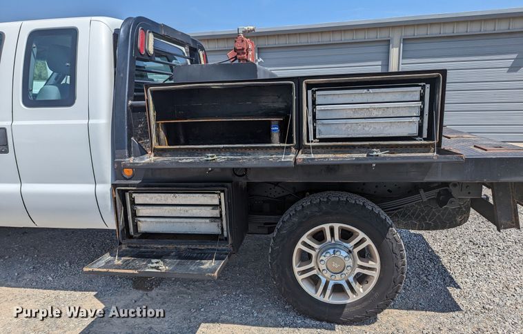 image for item MO9003 2012 Ford F250 Super Duty  SuperCab flatbed pickup truck