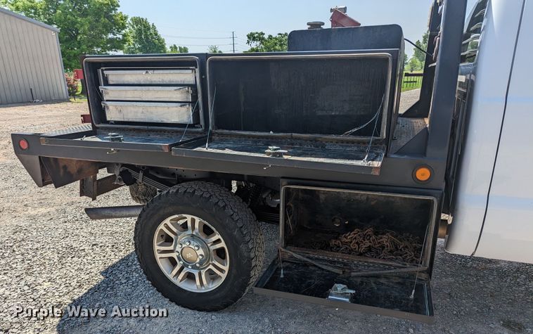 image for item MO9003 2012 Ford F250 Super Duty  SuperCab flatbed pickup truck