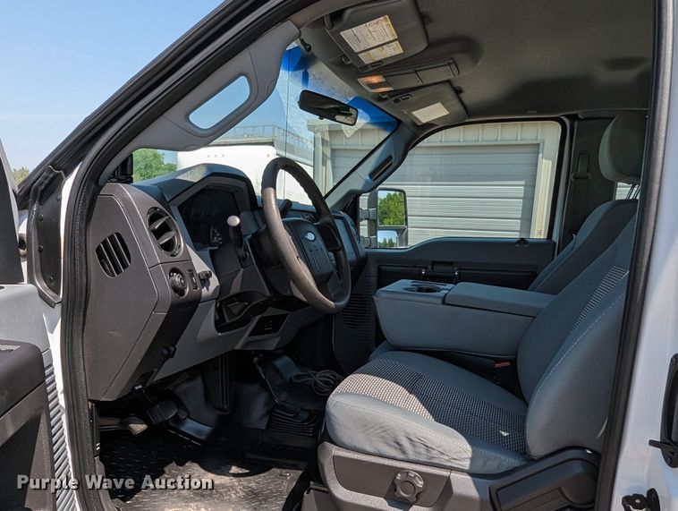 image for item MO9003 2012 Ford F250 Super Duty  SuperCab flatbed pickup truck