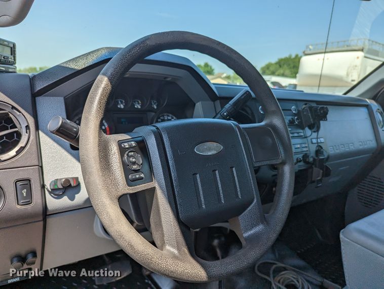 image for item MO9003 2012 Ford F250 Super Duty  SuperCab flatbed pickup truck