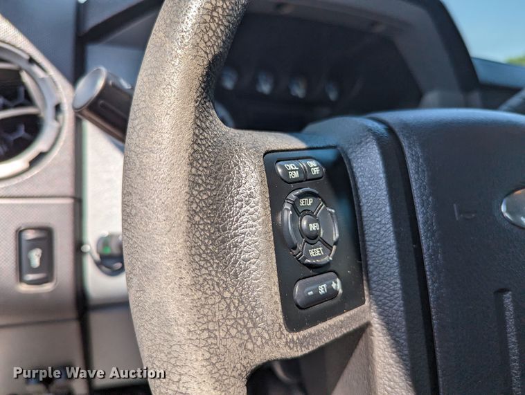 image for item MO9003 2012 Ford F250 Super Duty  SuperCab flatbed pickup truck