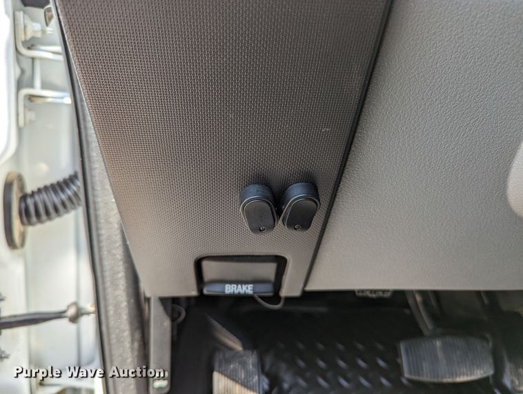 image for item MO9003 2012 Ford F250 Super Duty  SuperCab flatbed pickup truck