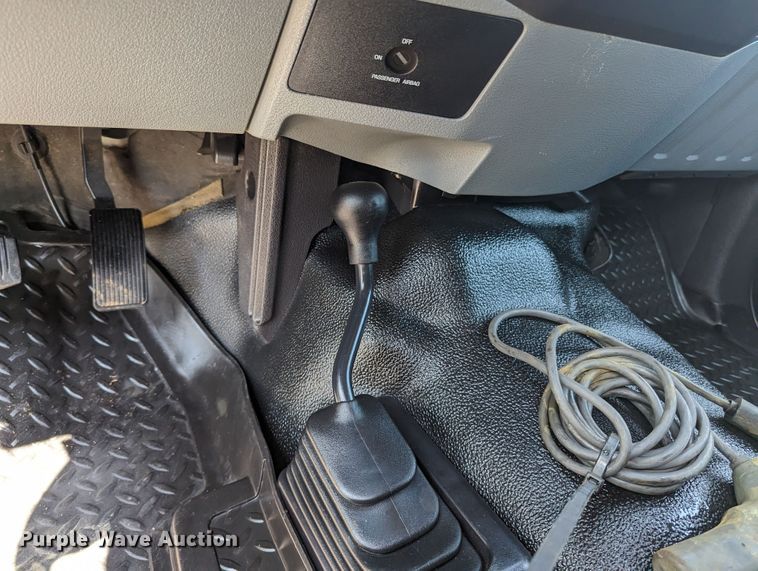 image for item MO9003 2012 Ford F250 Super Duty  SuperCab flatbed pickup truck