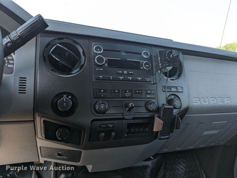 image for item MO9003 2012 Ford F250 Super Duty  SuperCab flatbed pickup truck