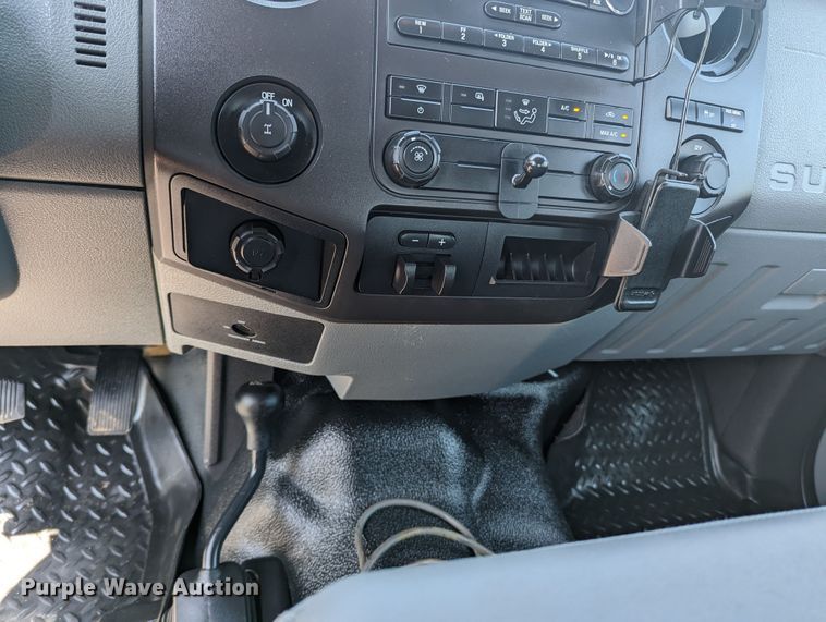 image for item MO9003 2012 Ford F250 Super Duty  SuperCab flatbed pickup truck