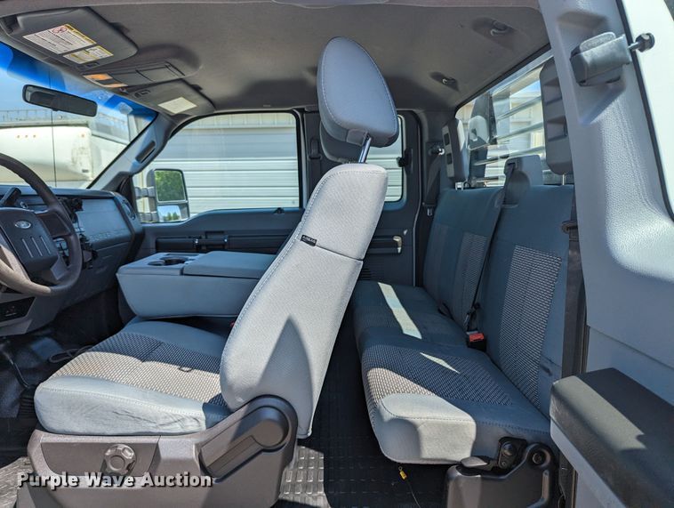 image for item MO9003 2012 Ford F250 Super Duty  SuperCab flatbed pickup truck