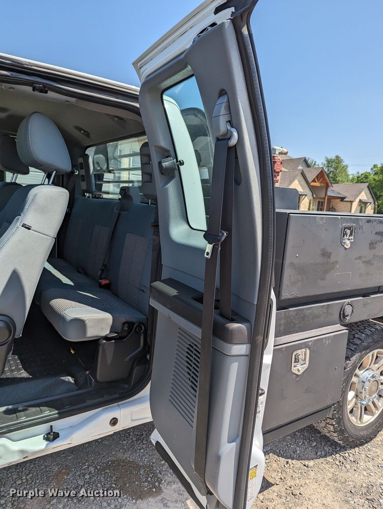 image for item MO9003 2012 Ford F250 Super Duty  SuperCab flatbed pickup truck