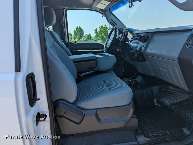 image for item MO9003 2012 Ford F250 Super Duty  SuperCab flatbed pickup truck