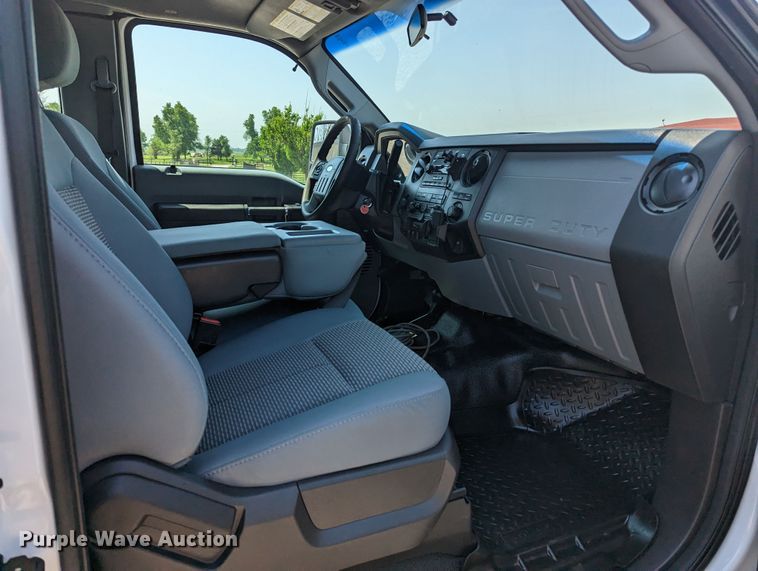 image for item MO9003 2012 Ford F250 Super Duty  SuperCab flatbed pickup truck