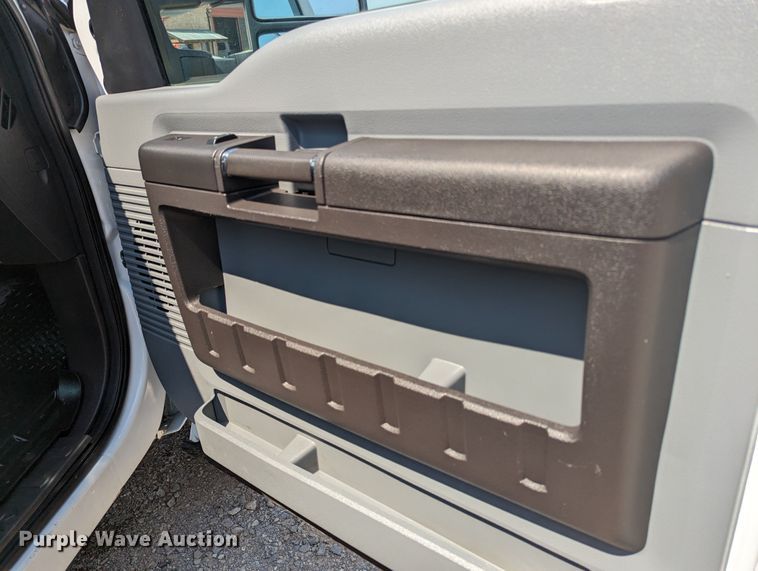 image for item MO9003 2012 Ford F250 Super Duty  SuperCab flatbed pickup truck